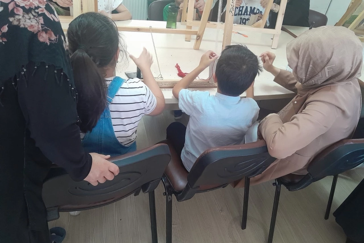 Nevşehirli çocuklar Halı Dokuma Atölyesi