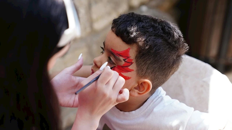 Sağlık Bakanlığı’ndan çocuklarda yüz boyalarına uyarı: “Güvenlik testi yapılmamış ürünlerden uzak durun”