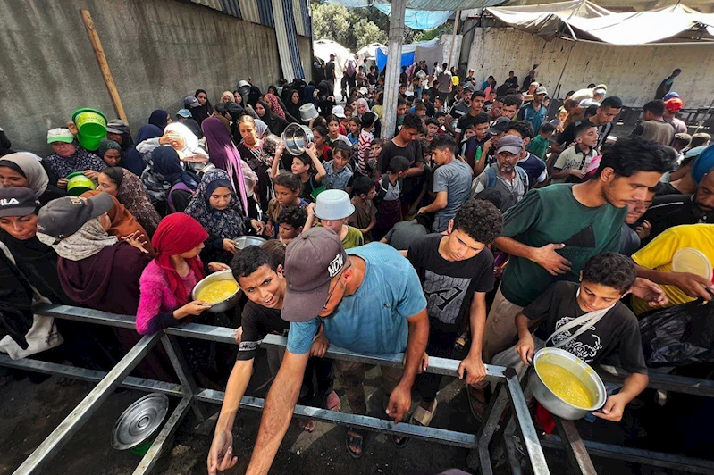 Abluka altındaki Gazze’de binlerce kişi gıda yardımlarıyla ayakta kalıyor