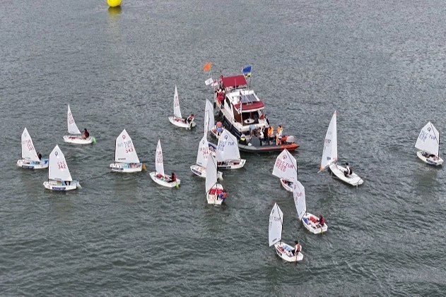 Yelkenliler Haliç’te suya iniyor