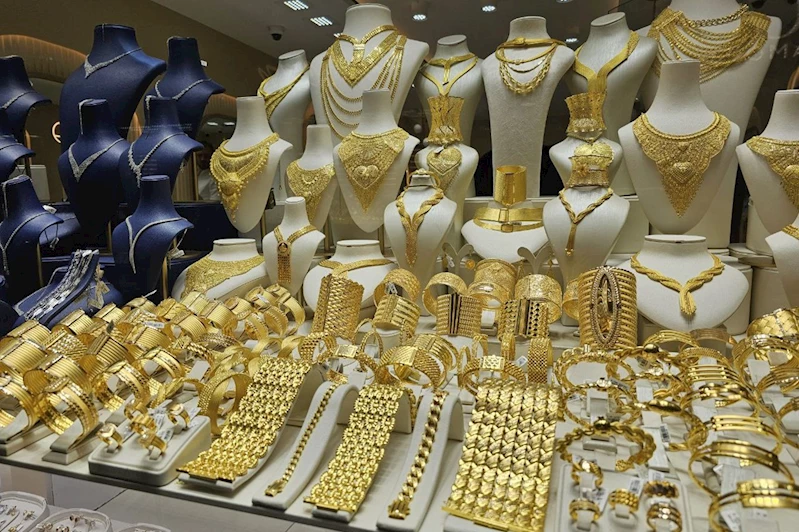 Altın fiyatları yükselişini sürdürüyor: Kuyumculardan yıl sonu tahmini