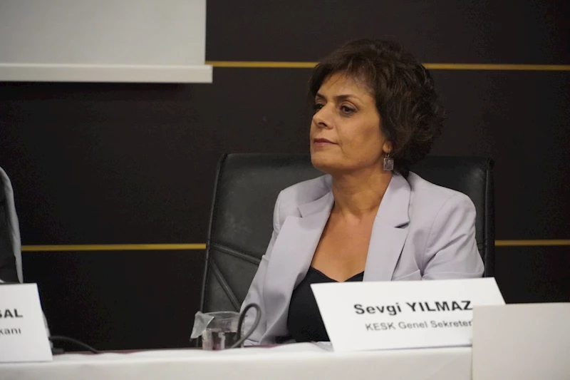 KESK Genel Sekreteri Sevgi Yılmaz: Eğer ‘Barış süreci’ işliyorsa barış akademisyenleri derhal görevlerine iade edilmeli’  - Videolu Haber