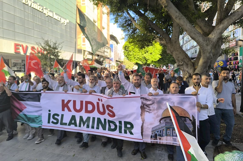 Tarsus’ta Küresel Sumud Filosu’na destek yürüyüşü ve basın açıklaması 