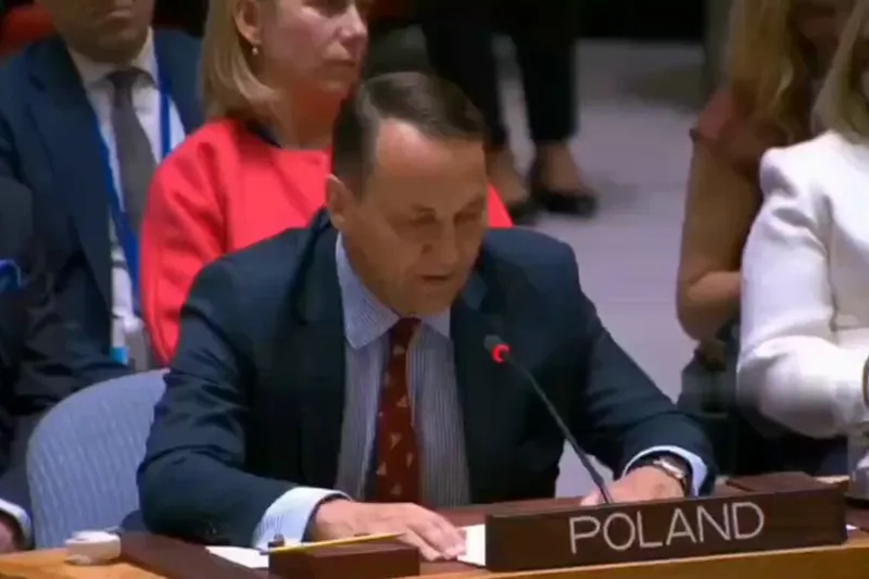 Polonya, hava sahasını ihlal eden Rus uçaklarını düşüreceğini duyurdu