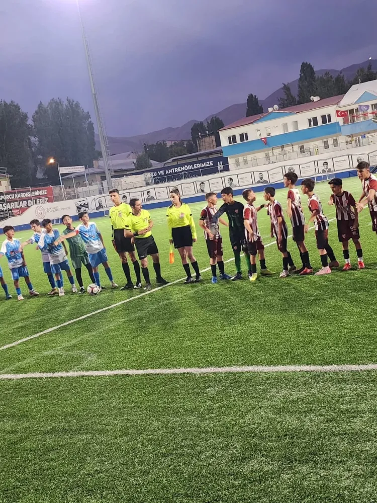 GELECEĞİN YILDIZLARI SAHADA PARLIYOR