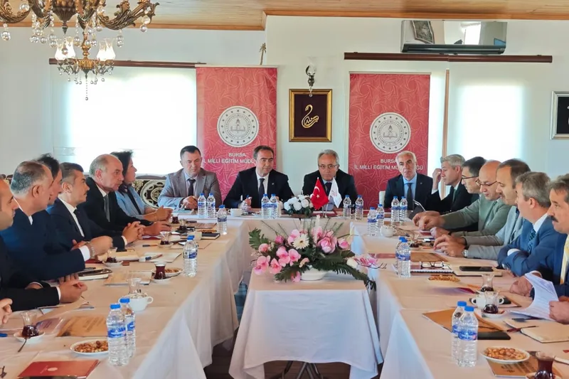 Bursa İl Milli Eğitim Müdürü Alireisoğlu: Öğrencinin başarısında ailenin rolü büyük