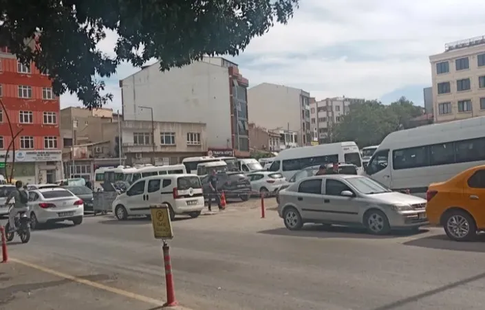 Keşan Köy Garajında Araç Giriş-Çıkışı Trafiği Kilitledi