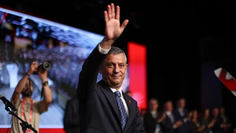 Özgür Özel’den CHP İstanbul İl Kongresi’ne mesaj: ‘Bu baskılar bizi yıldırmayacak’ 