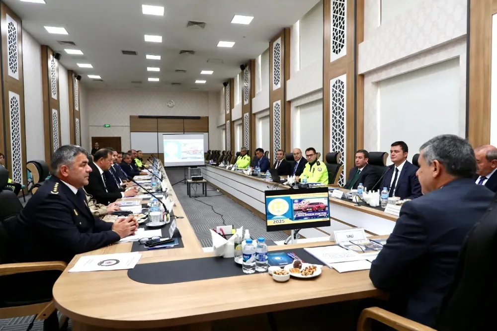 Vali Çiftçi Başkanlığında Karayolu Trafik Güvenliği Toplantısı Yapıldı