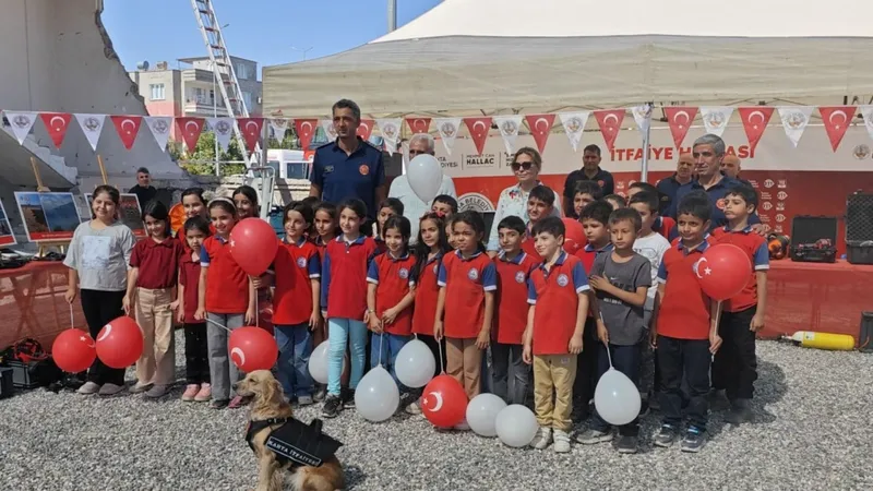 Kahta’da ‘İtfaiye Haftası’ düzenlenen etkinliklerle kutlandı  - Videolu Haber