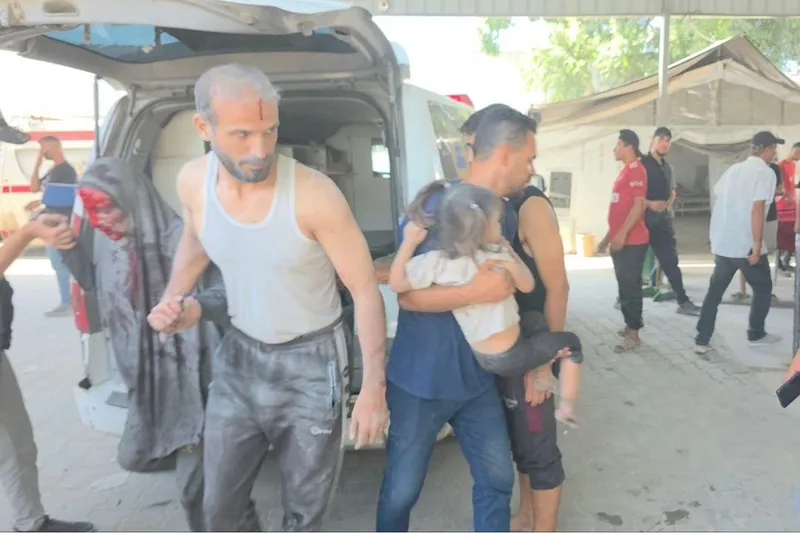 İşgalciler, yardım bekleyen Gazzelilere saldırdı: 10 şehit