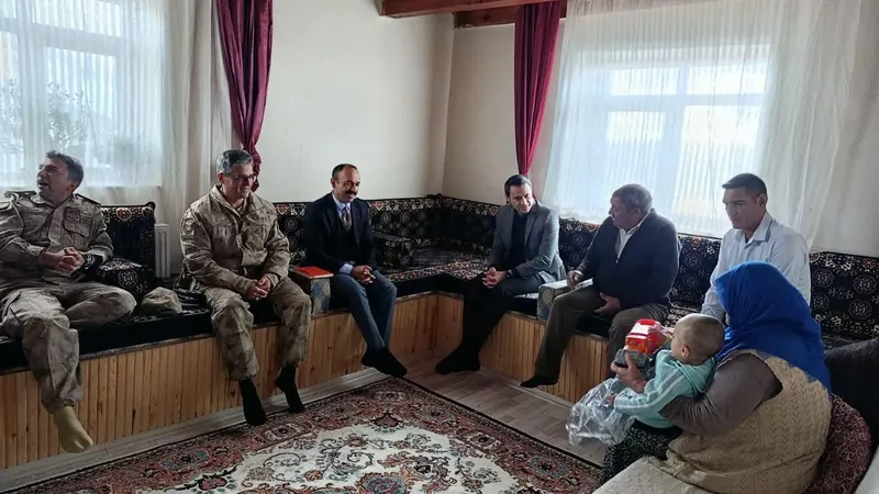 Kaymakam Mehmet Ali Semiz’den şehit aileleri ve gazilere ziyaret