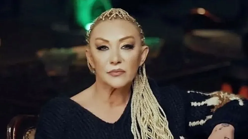 Arabesk müziğin güçlü sesi Güllü’den acı haber! 51 yaşında yaşamını yitirdi!