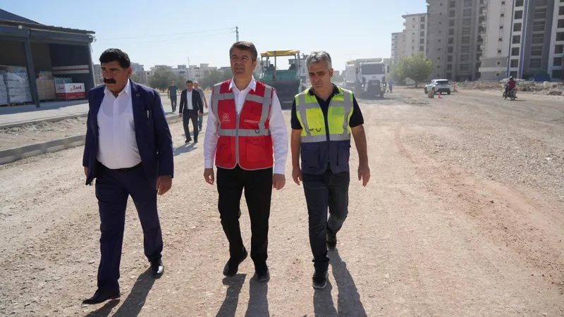 Adıyaman Belediyesi, Esentepe Caddesi’nde asfalt serim çalışmalarına başladı  - Videolu Haber