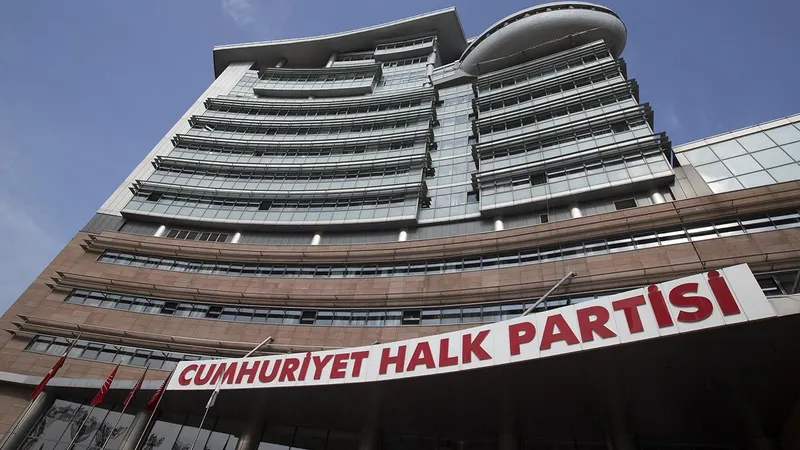 Aksu’da başkanın ardından 6 CHP’li meclis üyesi de istifa etti