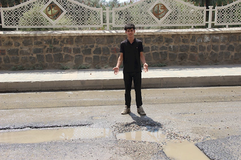 Cizre’de sokaklar çukur ve tozdan geçilmiyor