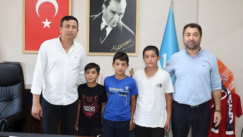 Spor sever gençler Aksu belediyesi’ne ziyaret etti