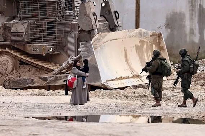 Siyonist rejimin Tulkerem saldırıları: Zorla tahliyeler, okul kapatmaları ve büyük yıkım