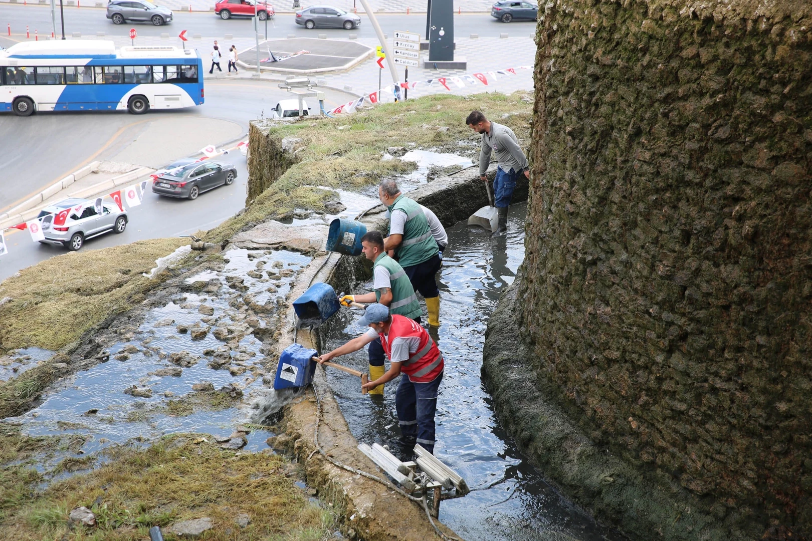 Ankara Keçiören Şelalesi sonbahar bakımında