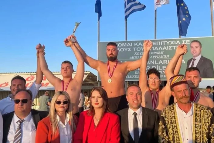 İpsalaspor Pehlivanları Yunanistan’dan Zaferle Döndü