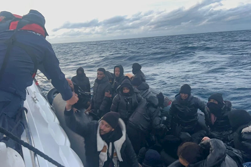 İzmir açıklarında düzensiz göçmen hareketliliği