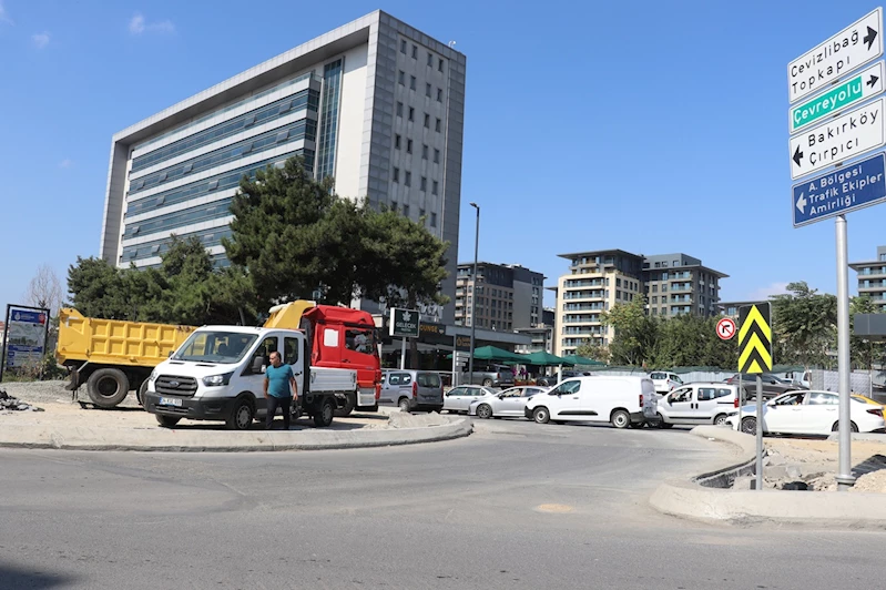 Eziyete dönüşen kavşak yapımına esnaftan tepki: Yapılan yanlış düzeltilmeli