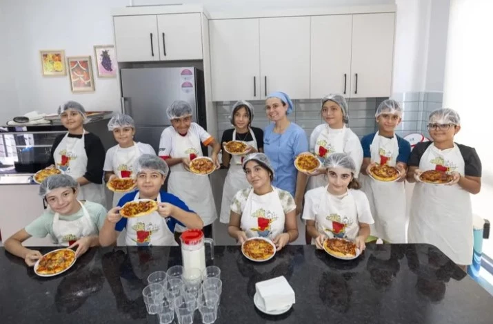 Mersin Mezitli’de Minik Şefler Pizza Keyfi Yaşadı