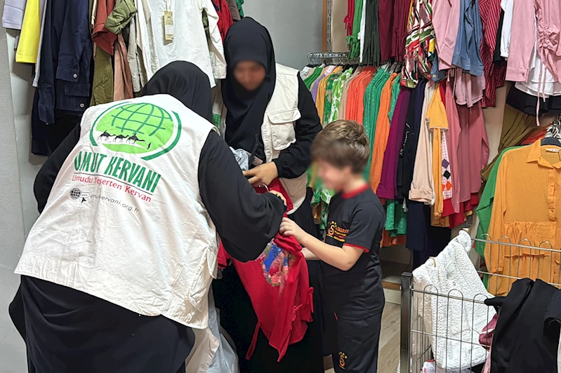 Umut Kervanı Adana Derneğinden ihtiyaç sahiplerine gıda ve giyim yardımı
