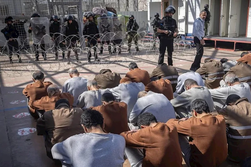 Askeri mahkemeler Filistinli esirlerin serbest bırakılmasını engelliyor