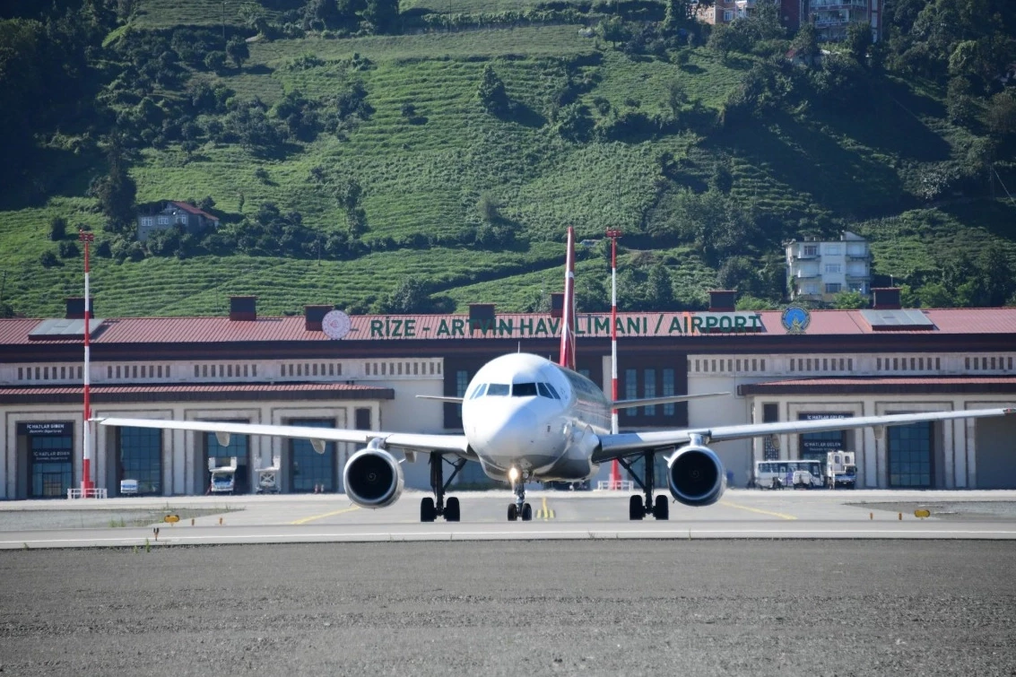 Uçak yolculuklarında ücretsiz su dönemi başladı