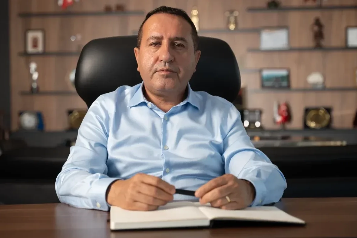 Türk işadamına Kanada’dan Kral III. Charles nişanı