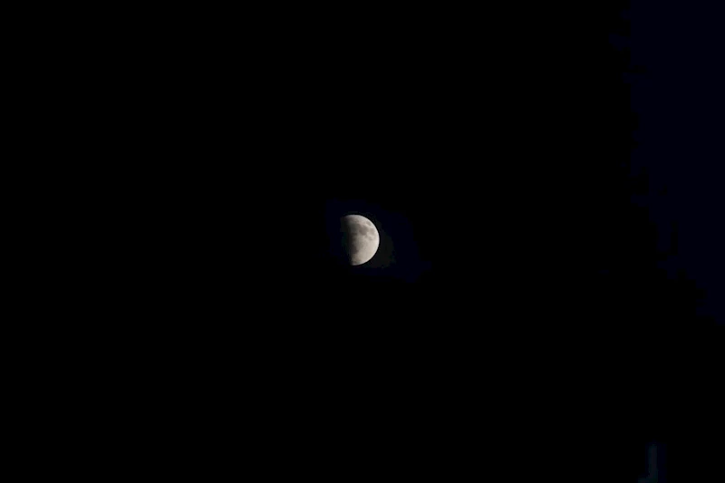 Tam Ay Tutulması Mersin’de Büyükşehir’in Etkinliğiyle Seyredildi