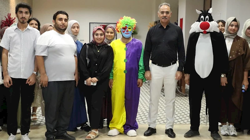 Eyyübiye Belediye Başkanı Kuş, üniversiteye yerleşen gençlerle buluştu