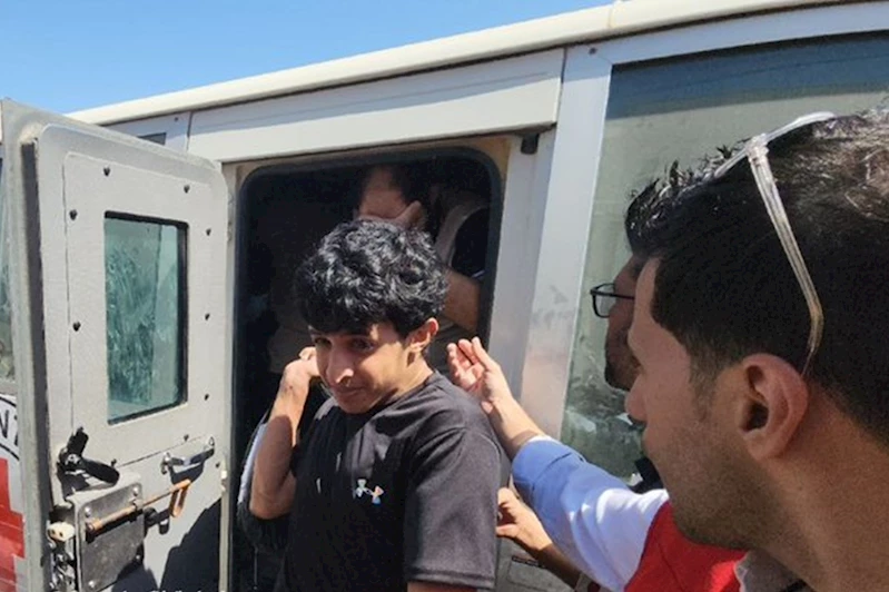 İşgal rejimi, zor koşullarda tuttuğu 16 Gazzeli esiri serbest bıraktı